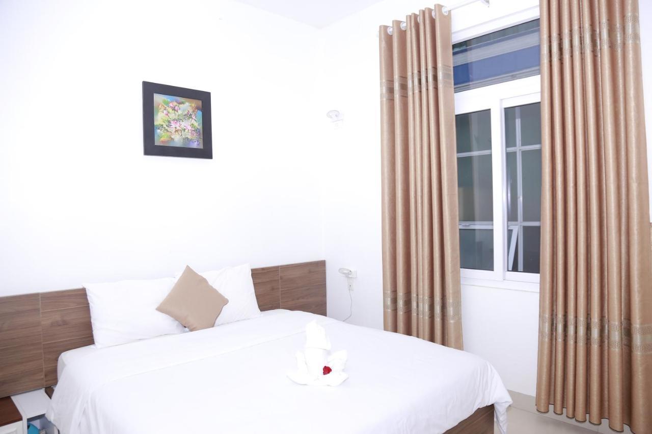 Moon & Sun Hotel Hue Exterior photo