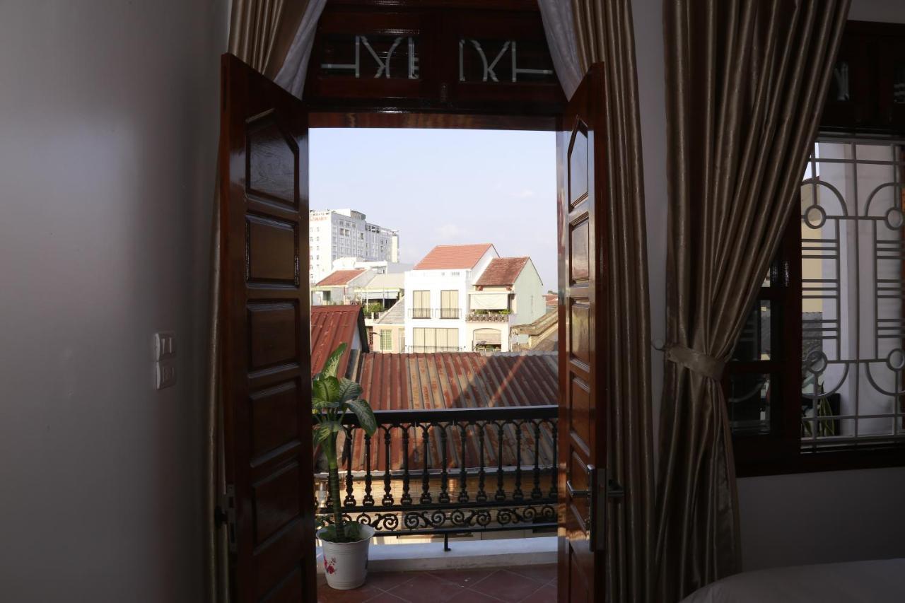 Moon & Sun Hotel Hue Exterior photo